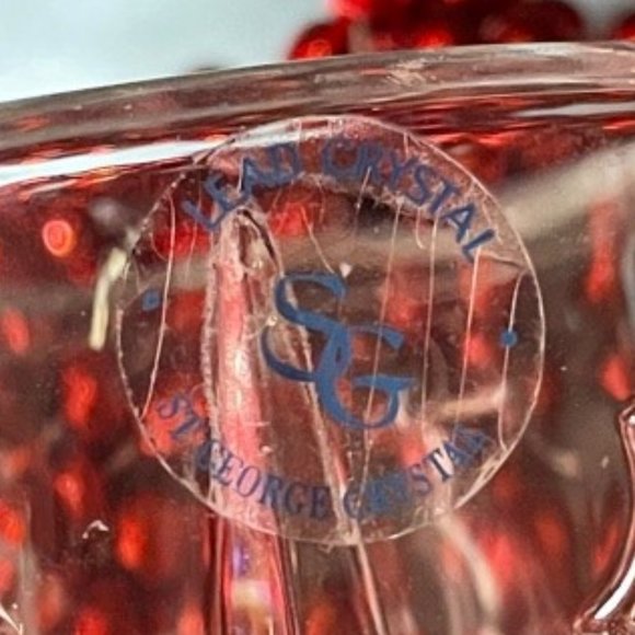 Pretty Hurricane Christmas Vase with Holly Leaf Pattern - Picture 2 of 8